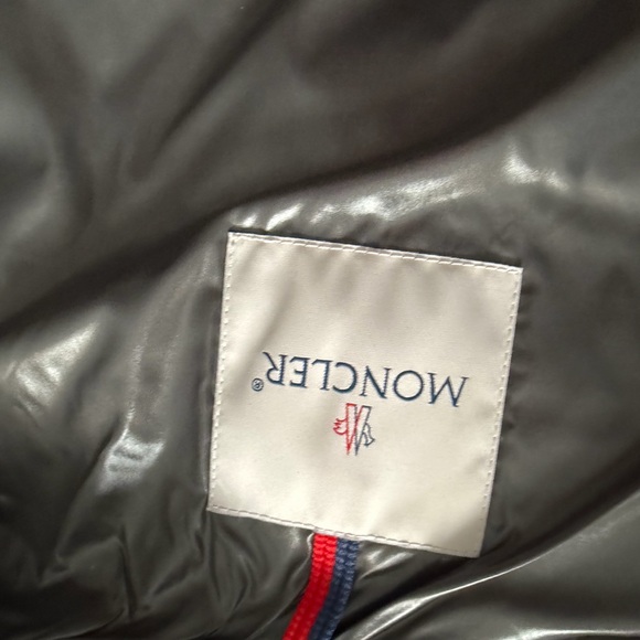 Moncler black Vest (tibb) size 6 - Picture 4 of 5